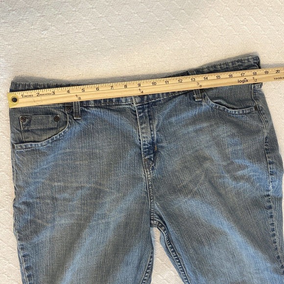 Levi's Jeans Womens 18 Short Mid Rise Bootcut Medium Wash Blue Denim - Picture 4 of 16